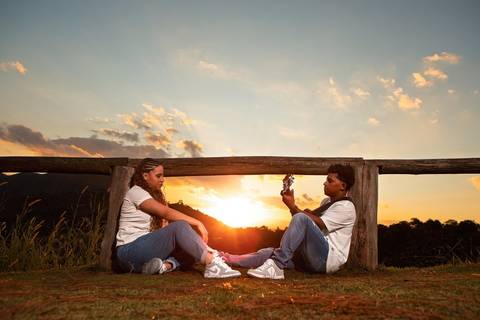 As melhores ideias e inspirações criativas de fotos de ensaio pré casamento registradas por fotógrafos profissionais de eventos da empresa Criativus Foto e Vídeo no Mirante do Saboó em São Roque'