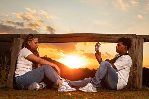 As melhores ideias e inspirações criativas de fotos de ensaio pré casamento registradas por fotógrafos profissionais de eventos da empresa Criativus Foto e Vídeo no Mirante do Saboó em São Roque'