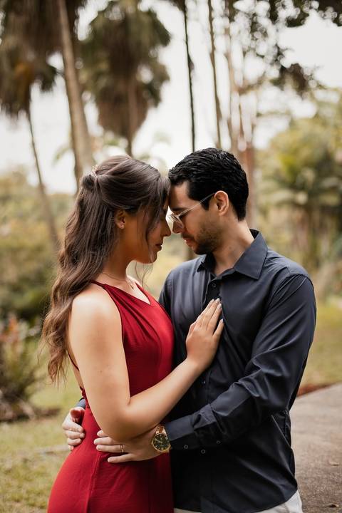 As melhores ideias e inspirações criativas de fotos de ensaio pré casamento registradas por fotógrafos profissionais de eventos da empresa Criativus Foto e Vídeo no  Jardim Botânico '