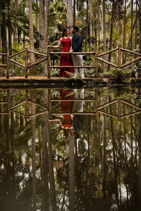 As melhores ideias e inspirações criativas de fotos de ensaio pré casamento registradas por fotógrafos profissionais de eventos da empresa Criativus Foto e Vídeo no  Jardim Botânico '