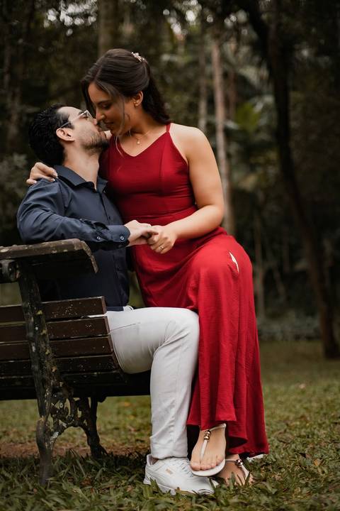 As melhores ideias e inspirações criativas de fotos de ensaio pré casamento registradas por fotógrafos profissionais de eventos da empresa Criativus Foto e Vídeo no  Jardim Botânico '