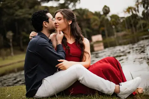 As melhores ideias e inspirações criativas de fotos de ensaio pré casamento registradas por fotógrafos profissionais de eventos da empresa Criativus Foto e Vídeo no  Jardim Botânico '