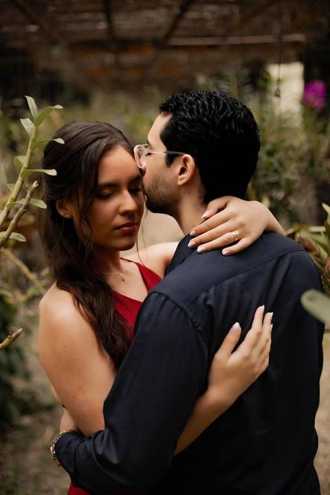 As melhores ideias e inspirações criativas de fotos de ensaio pré casamento registradas por fotógrafos profissionais de eventos da empresa Criativus Foto e Vídeo no  Jardim Botânico '