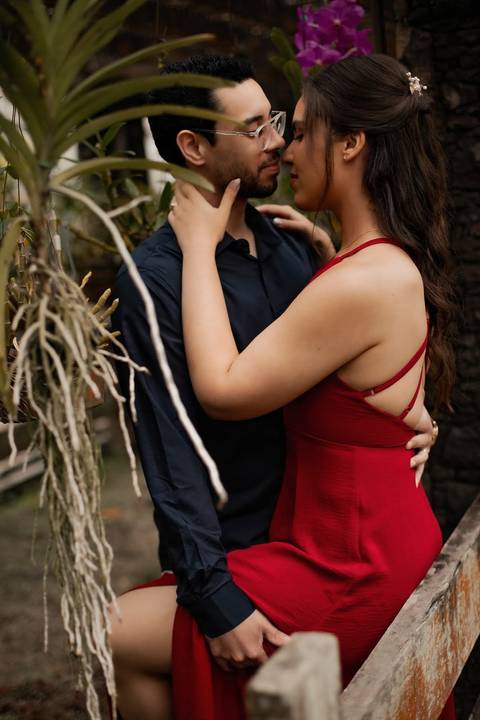 As melhores ideias e inspirações criativas de fotos de ensaio pré casamento registradas por fotógrafos profissionais de eventos da empresa Criativus Foto e Vídeo no  Jardim Botânico '