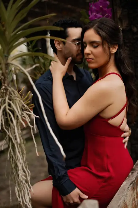 As melhores ideias e inspirações criativas de fotos de ensaio pré casamento registradas por fotógrafos profissionais de eventos da empresa Criativus Foto e Vídeo no  Jardim Botânico '