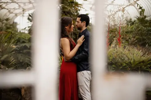 As melhores ideias e inspirações criativas de fotos de ensaio pré casamento registradas por fotógrafos profissionais de eventos da empresa Criativus Foto e Vídeo no  Jardim Botânico '