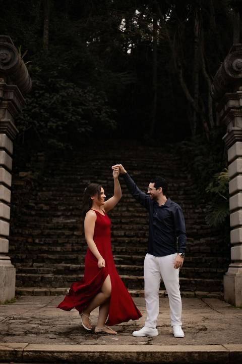 As melhores ideias e inspirações criativas de fotos de ensaio pré casamento registradas por fotógrafos profissionais de eventos da empresa Criativus Foto e Vídeo no  Jardim Botânico '