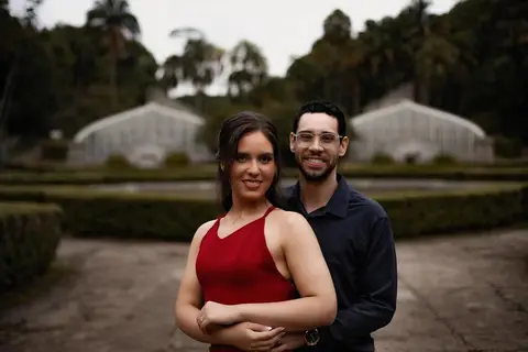 As melhores ideias e inspirações criativas de fotos de ensaio pré casamento registradas por fotógrafos profissionais de eventos da empresa Criativus Foto e Vídeo no  Jardim Botânico '
