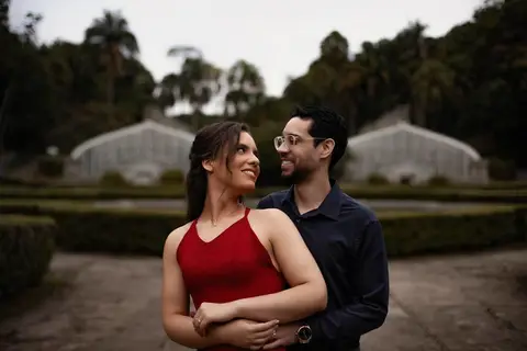 As melhores ideias e inspirações criativas de fotos de ensaio pré casamento registradas por fotógrafos profissionais de eventos da empresa Criativus Foto e Vídeo no  Jardim Botânico '