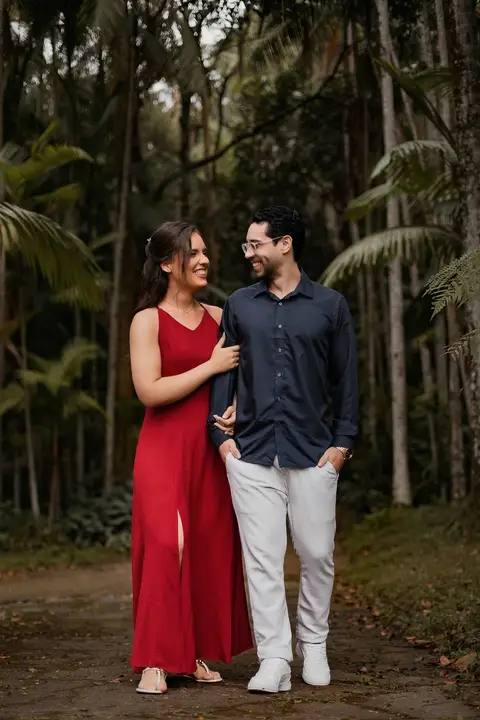 As melhores ideias e inspirações criativas de fotos de ensaio pré casamento registradas por fotógrafos profissionais de eventos da empresa Criativus Foto e Vídeo no  Jardim Botânico '