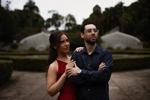 As melhores ideias e inspirações criativas de fotos de ensaio pré casamento registradas por fotógrafos profissionais de eventos da empresa Criativus Foto e Vídeo no  Jardim Botânico '