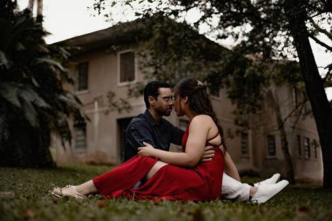 As melhores ideias e inspirações criativas de fotos de ensaio pré casamento registradas por fotógrafos profissionais de eventos da empresa Criativus Foto e Vídeo no  Jardim Botânico '