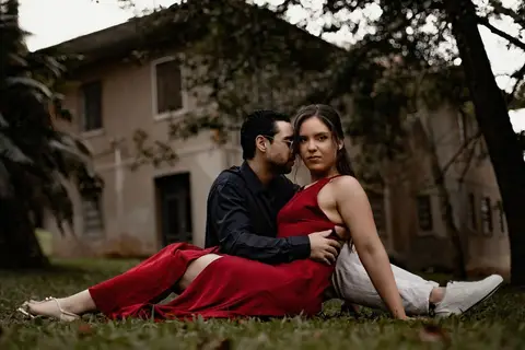 As melhores ideias e inspirações criativas de fotos de ensaio pré casamento registradas por fotógrafos profissionais de eventos da empresa Criativus Foto e Vídeo no  Jardim Botânico '