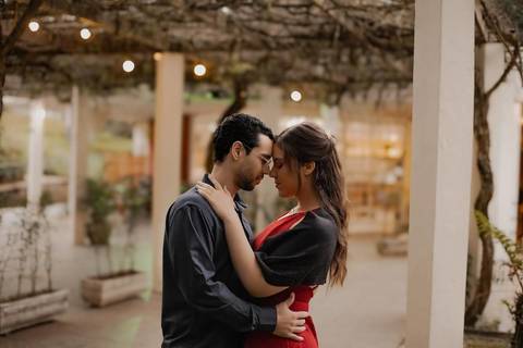 As melhores ideias e inspirações criativas de fotos de ensaio pré casamento registradas por fotógrafos profissionais de eventos da empresa Criativus Foto e Vídeo no  Jardim Botânico '