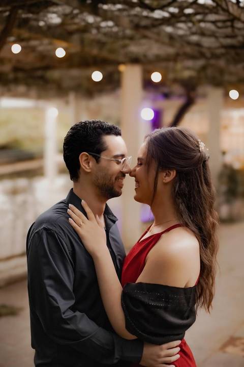 As melhores ideias e inspirações criativas de fotos de ensaio pré casamento registradas por fotógrafos profissionais de eventos da empresa Criativus Foto e Vídeo no  Jardim Botânico '