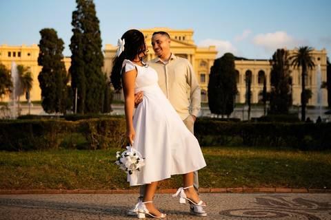 As melhores ideias e inspirações criativas de fotos de ensaio pré casamento registradas por fotógrafos profissionais de eventos da empresa Criativus Foto e Vídeo no Museu do Ipiranga'