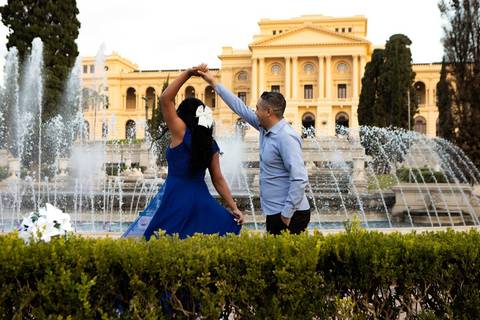 As melhores ideias e inspirações criativas de fotos de ensaio pré casamento registradas por fotógrafos profissionais de eventos da empresa Criativus Foto e Vídeo no Museu do Ipiranga'