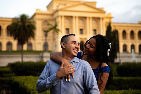 As melhores ideias e inspirações criativas de fotos de ensaio pré casamento registradas por fotógrafos profissionais de eventos da empresa Criativus Foto e Vídeo no Museu do Ipiranga'