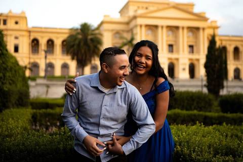As melhores ideias e inspirações criativas de fotos de ensaio pré casamento registradas por fotógrafos profissionais de eventos da empresa Criativus Foto e Vídeo no Museu do Ipiranga'