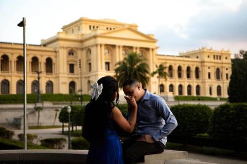 As melhores ideias e inspirações criativas de fotos de ensaio pré casamento registradas por fotógrafos profissionais de eventos da empresa Criativus Foto e Vídeo no Museu do Ipiranga'