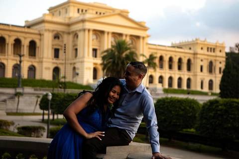 As melhores ideias e inspirações criativas de fotos de ensaio pré casamento registradas por fotógrafos profissionais de eventos da empresa Criativus Foto e Vídeo no Museu do Ipiranga'