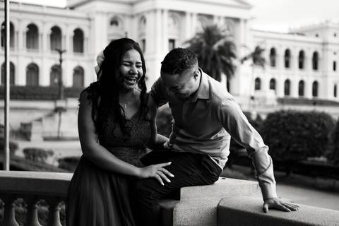 As melhores ideias e inspirações criativas de fotos de ensaio pré casamento registradas por fotógrafos profissionais de eventos da empresa Criativus Foto e Vídeo no Museu do Ipiranga'