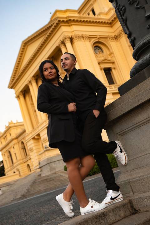 As melhores ideias e inspirações criativas de fotos de ensaio pré casamento registradas por fotógrafos profissionais de eventos da empresa Criativus Foto e Vídeo no Museu do Ipiranga'