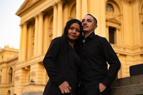 As melhores ideias e inspirações criativas de fotos de ensaio pré casamento registradas por fotógrafos profissionais de eventos da empresa Criativus Foto e Vídeo no Museu do Ipiranga'