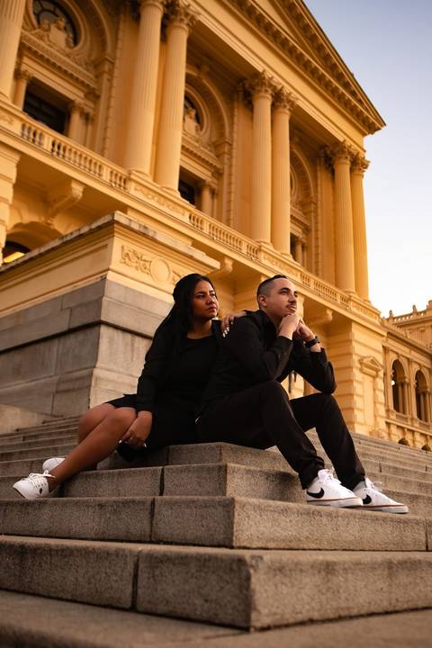 As melhores ideias e inspirações criativas de fotos de ensaio pré casamento registradas por fotógrafos profissionais de eventos da empresa Criativus Foto e Vídeo no Museu do Ipiranga'