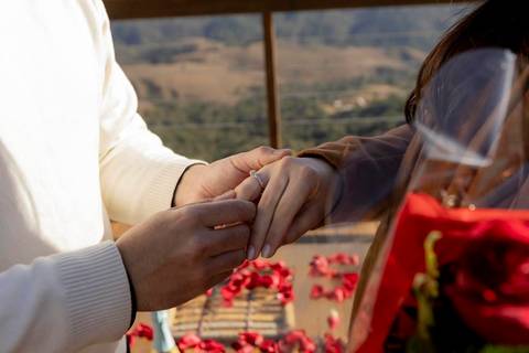 As melhores ideias e inspirações criativas de fotos de pedido de casamento em Campos do Jordão'