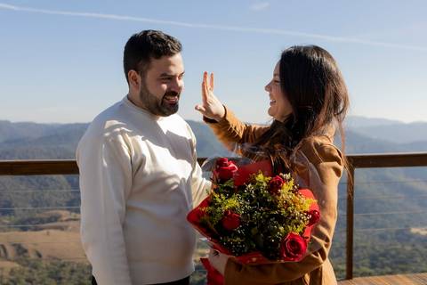 As melhores ideias e inspirações criativas de fotos de pedido de casamento em Campos do Jordão'