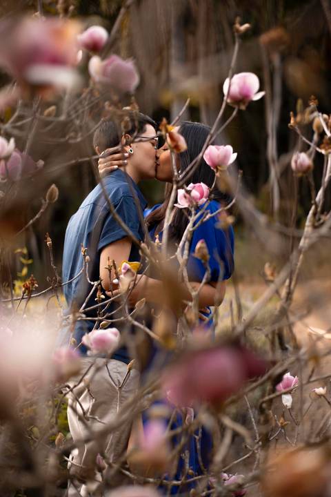 As melhores ideias e inspirações criativas de fotos de ensaio pré wedding homoafetivo no Jardim Botânico '
