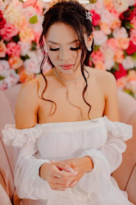 As melhores ideias e inspirações criativas de fotos de casamento registradas por fotógrafos profissionais de eventos da empresa Criativus Foto e Vídeo no Making of da noiva no Jéssica Mantovani Beauty Studio'