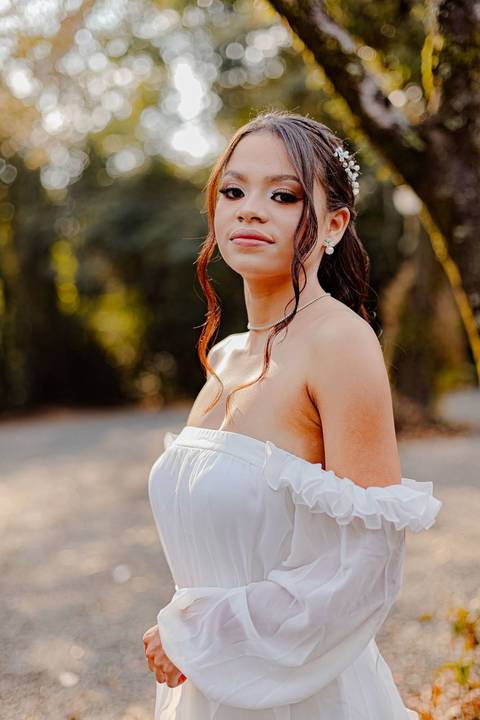 As melhores ideias e inspirações criativas de fotos de casamento registradas por fotógrafos profissionais de eventos da empresa Criativus Foto e Vídeo no Making of da noiva no Jéssica Mantovani Beauty Studio'