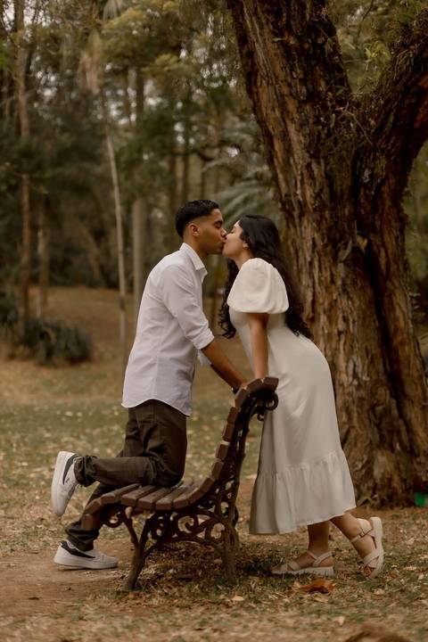 As melhores ideias e inspirações criativas de fotos de ensaio pré casamento registradas por fotógrafos profissionais de eventos da empresa Criativus Foto e Vídeo no  Jardim Botânico'