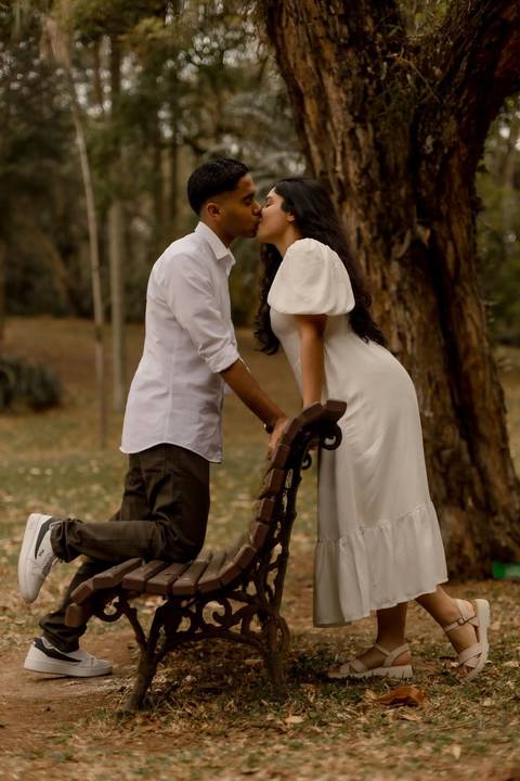 As melhores ideias e inspirações criativas de fotos de ensaio pré casamento registradas por fotógrafos profissionais de eventos da empresa Criativus Foto e Vídeo no  Jardim Botânico'