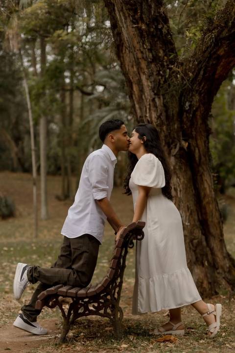 As melhores ideias e inspirações criativas de fotos de ensaio pré casamento registradas por fotógrafos profissionais de eventos da empresa Criativus Foto e Vídeo no  Jardim Botânico'