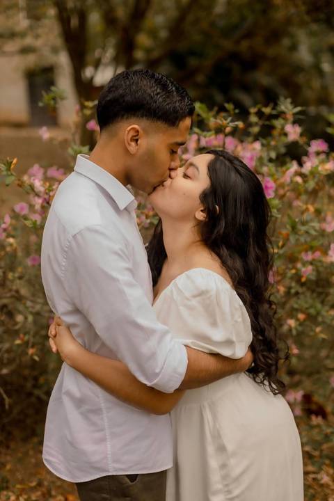 As melhores ideias e inspirações criativas de fotos de ensaio pré casamento registradas por fotógrafos profissionais de eventos da empresa Criativus Foto e Vídeo no  Jardim Botânico'