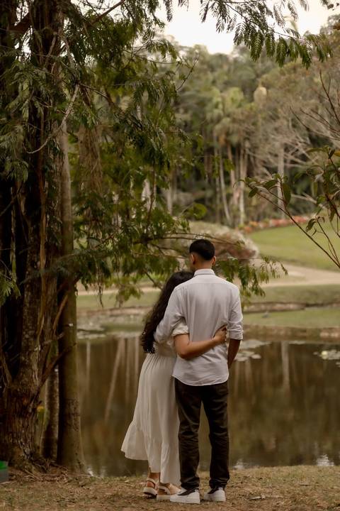 As melhores ideias e inspirações criativas de fotos de ensaio pré casamento registradas por fotógrafos profissionais de eventos da empresa Criativus Foto e Vídeo no  Jardim Botânico'