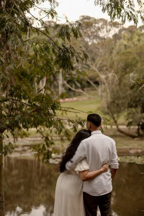 As melhores ideias e inspirações criativas de fotos de ensaio pré casamento registradas por fotógrafos profissionais de eventos da empresa Criativus Foto e Vídeo no  Jardim Botânico'