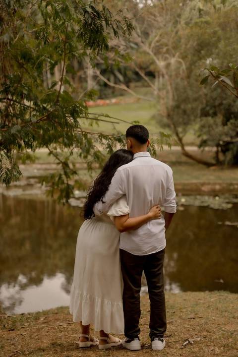 As melhores ideias e inspirações criativas de fotos de ensaio pré casamento registradas por fotógrafos profissionais de eventos da empresa Criativus Foto e Vídeo no  Jardim Botânico'