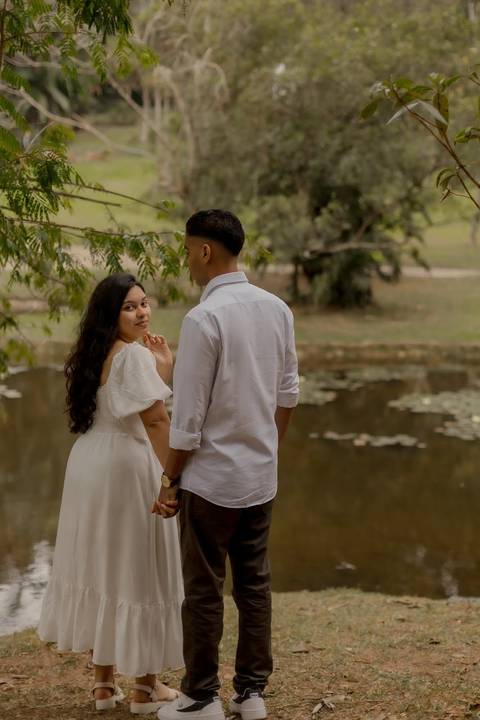 As melhores ideias e inspirações criativas de fotos de ensaio pré casamento registradas por fotógrafos profissionais de eventos da empresa Criativus Foto e Vídeo no  Jardim Botânico'