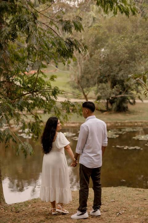 As melhores ideias e inspirações criativas de fotos de ensaio pré casamento registradas por fotógrafos profissionais de eventos da empresa Criativus Foto e Vídeo no  Jardim Botânico'