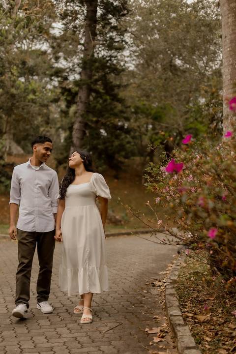 As melhores ideias e inspirações criativas de fotos de ensaio pré casamento registradas por fotógrafos profissionais de eventos da empresa Criativus Foto e Vídeo no  Jardim Botânico'