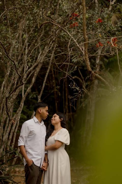 As melhores ideias e inspirações criativas de fotos de ensaio pré casamento registradas por fotógrafos profissionais de eventos da empresa Criativus Foto e Vídeo no  Jardim Botânico'