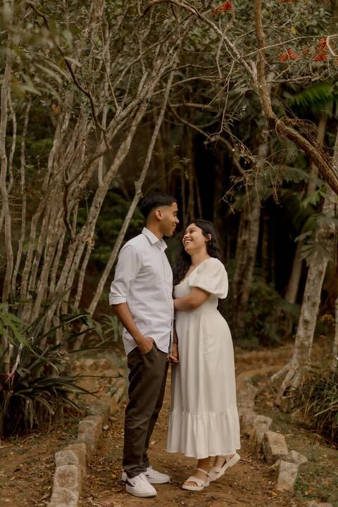 As melhores ideias e inspirações criativas de fotos de ensaio pré casamento registradas por fotógrafos profissionais de eventos da empresa Criativus Foto e Vídeo no  Jardim Botânico'