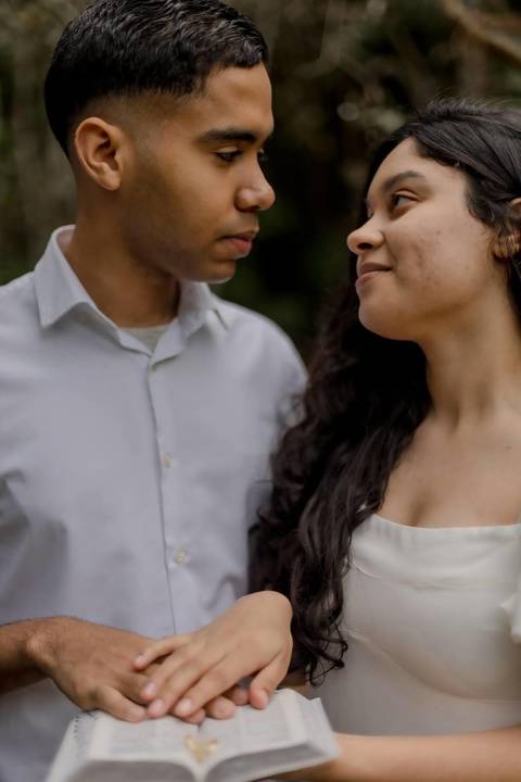 As melhores ideias e inspirações criativas de fotos de ensaio pré casamento registradas por fotógrafos profissionais de eventos da empresa Criativus Foto e Vídeo no  Jardim Botânico'