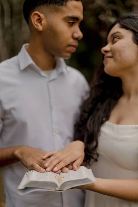 As melhores ideias e inspirações criativas de fotos de ensaio pré casamento registradas por fotógrafos profissionais de eventos da empresa Criativus Foto e Vídeo no  Jardim Botânico'