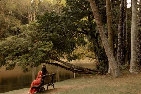 As melhores ideias e inspirações criativas de fotos de ensaio pré casamento registradas por fotógrafos profissionais de eventos da empresa Criativus Foto e Vídeo no  Jardim Botânico'