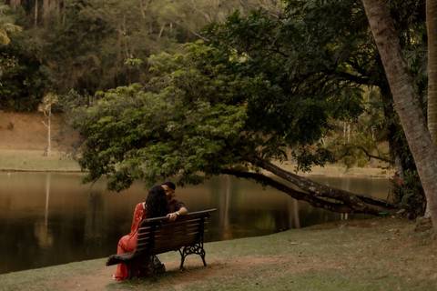 As melhores ideias e inspirações criativas de fotos de ensaio pré casamento registradas por fotógrafos profissionais de eventos da empresa Criativus Foto e Vídeo no  Jardim Botânico'